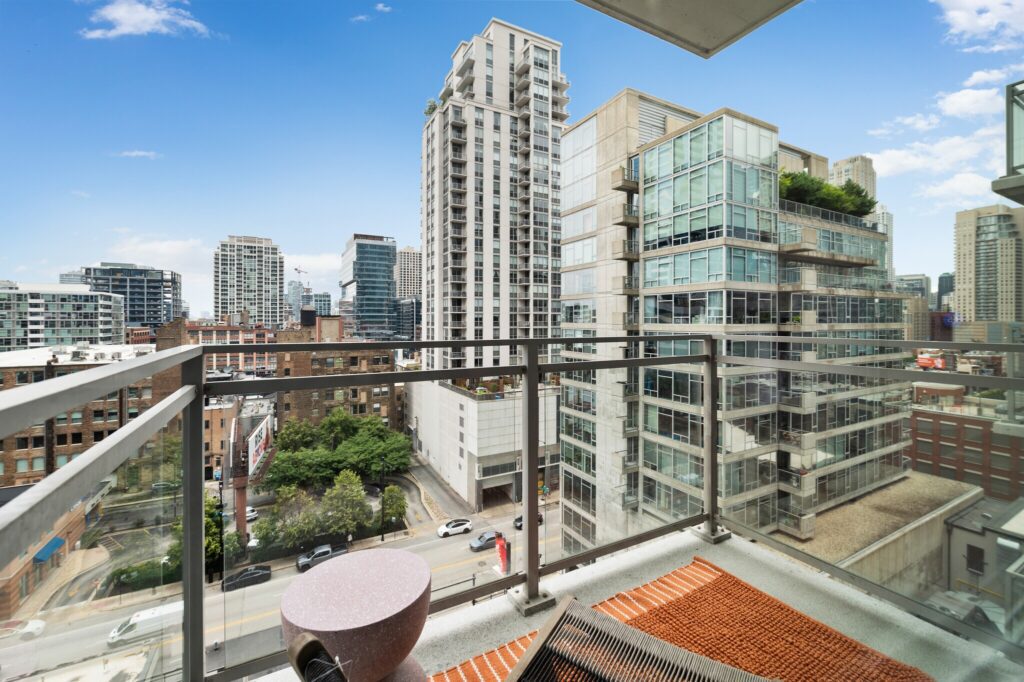 Luxury Chicago Apartments for rent in River North. Rent at 220 WIL