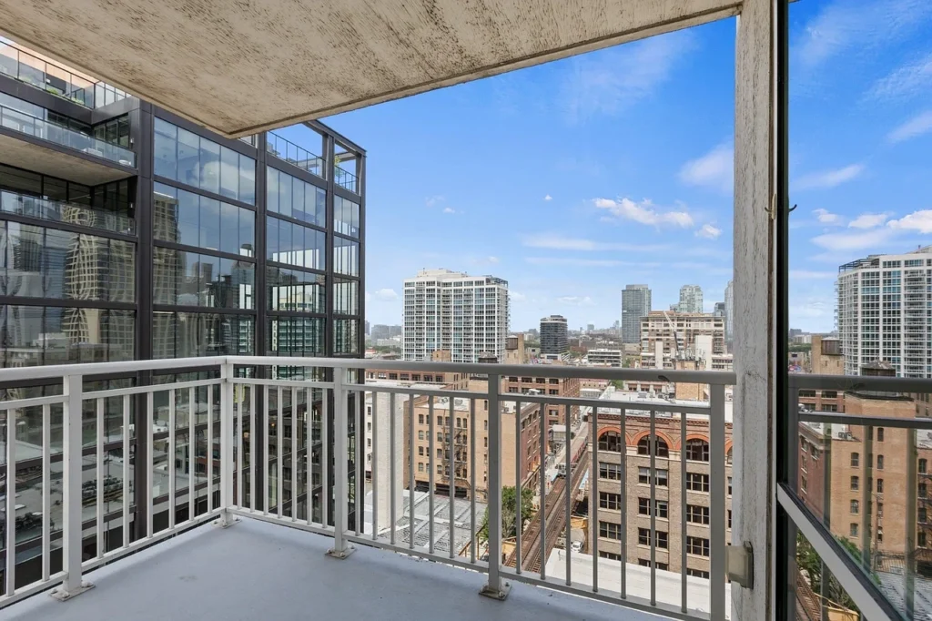 Now-Renting-River-North-Luxury-1-Bedroom-Apartment-in-Chicagos-downtown-area.