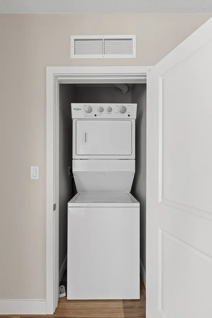 Now-Renting-River-North-Luxury-1-Bedroom-Apartment-in-Chicagos-downtown-area.