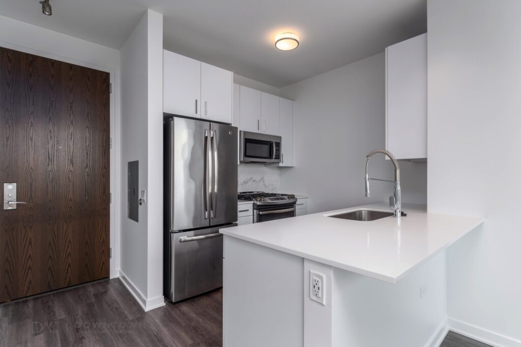 Luxury Studio apartments for rent near downtown Chicago's Gold Coast