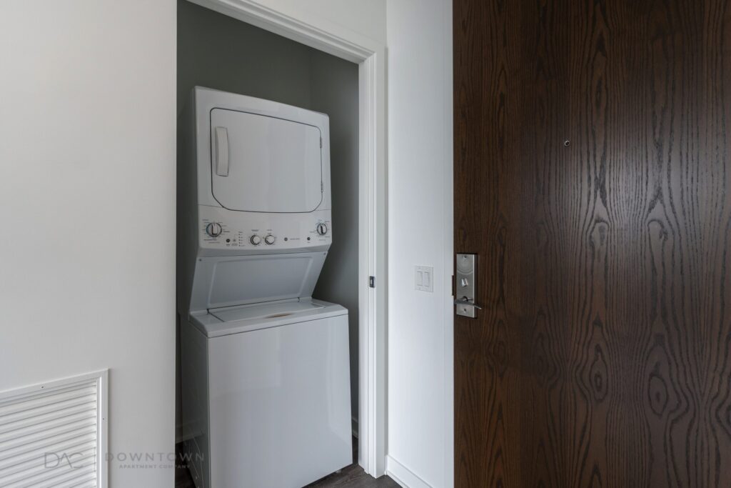 Luxury Studio apartments for rent near downtown Chicago's Gold Coast