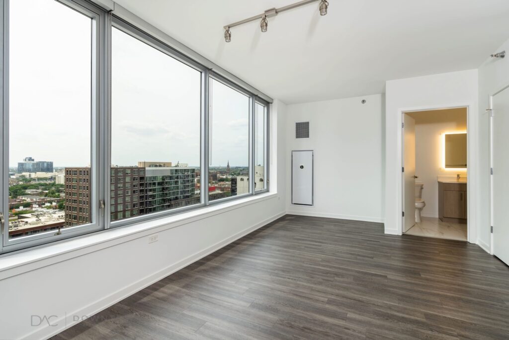 Luxury Studio apartments for rent near downtown Chicago's Gold Coast