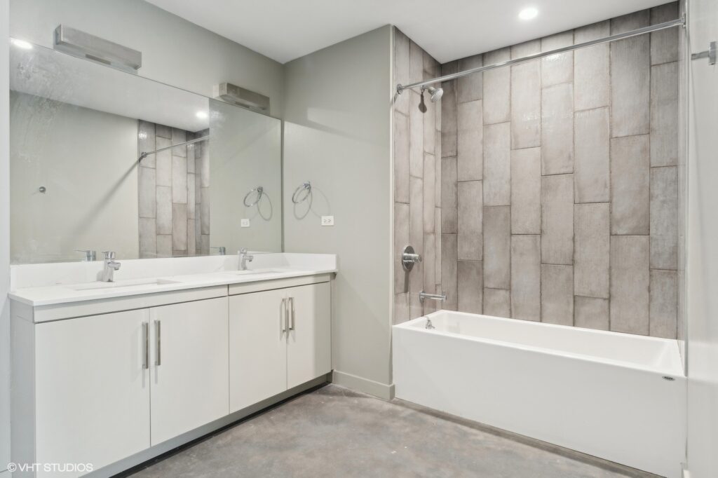 No renting Luxury 3 Bedrooms for rent in the Wicker Park neighborhood. Rent at 1241 North Milwaukee Apartments.
