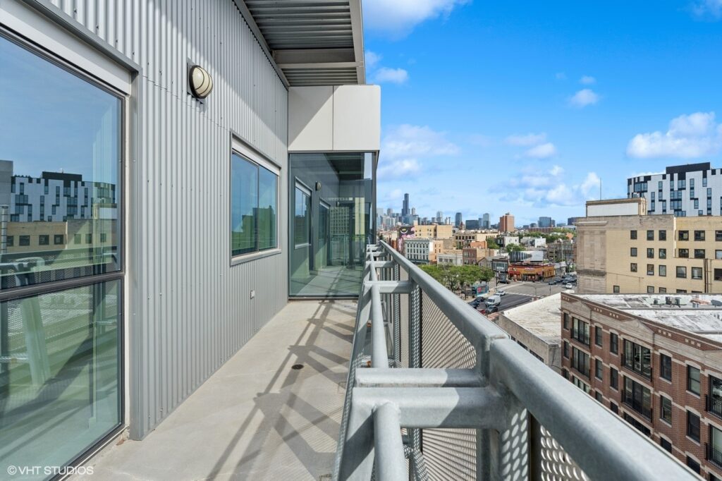 No renting Luxury 3 Bedrooms for rent in the Wicker Park neighborhood. Rent at 1241 North Milwaukee Apartments.