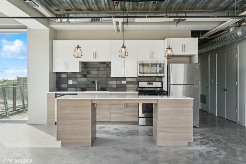 No renting Luxury 3 Bedrooms for rent in the Wicker Park neighborhood. Rent at 1241 North Milwaukee Apartments.