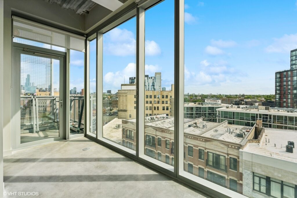 No renting Luxury 3 Bedrooms for rent in the Wicker Park neighborhood. Rent at 1241 North Milwaukee Apartments.