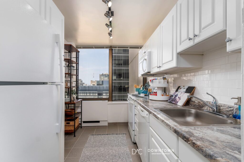 Looking for downtown Chicago apartments for rent near the Streeterville?