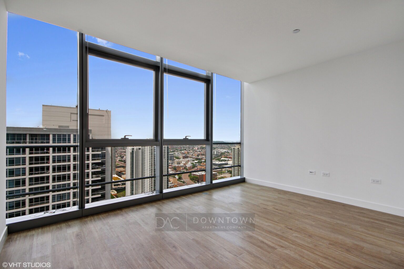 River North Apartment for Rent 107 | Downtown Apt Collective - Luxury River North Apartments For Rent