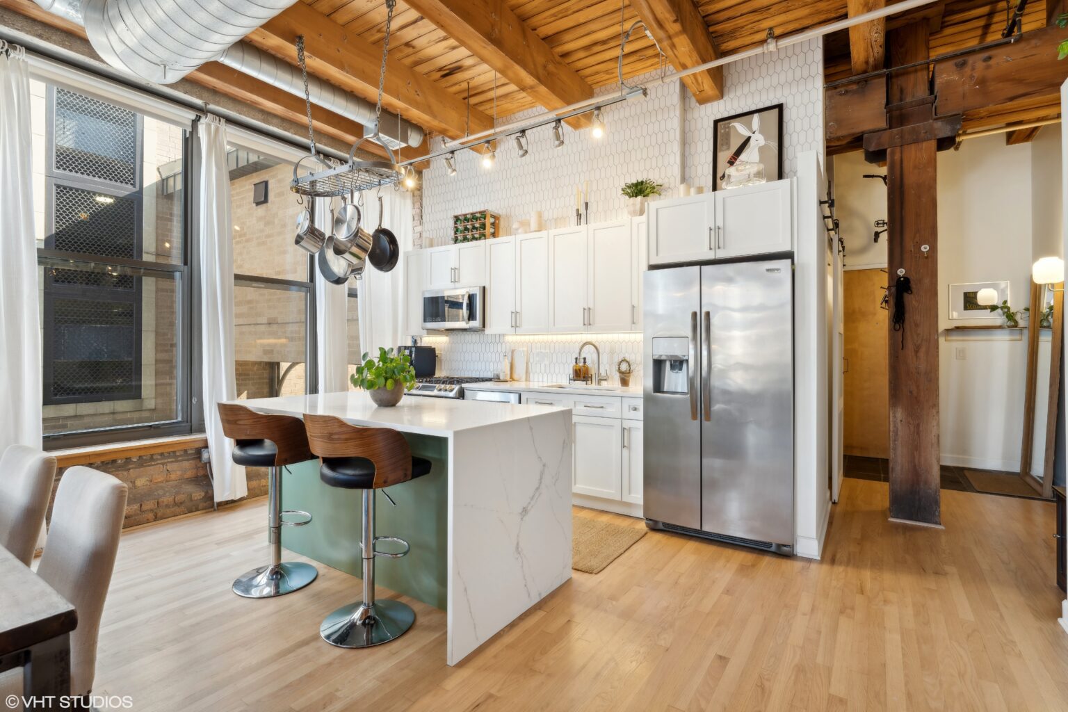 Luxury Apartments for Rent in Chicago| Downtown Apartment Collective - Downtown Luxury Apartment Rentals With Greenery