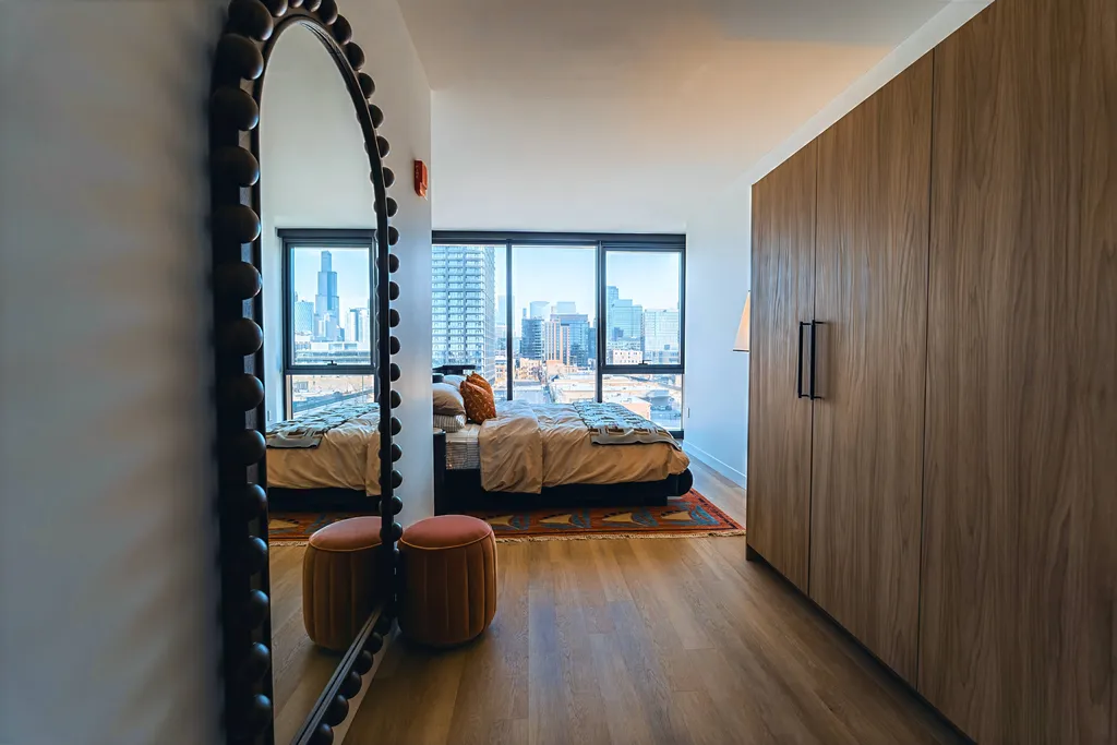 Luxury Chicago Downtown Apartments for Rent. Stead 220 Chicago Apartments. 220 North Ada Street